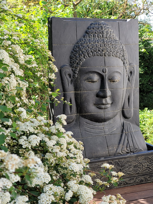 Buddha Reliefbrunnen